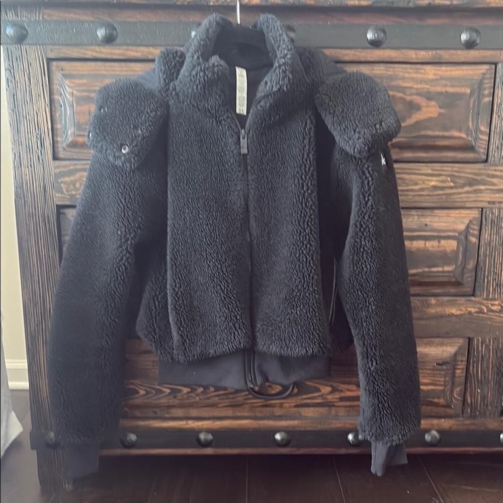 ALO Foxy Sherpa Jacket